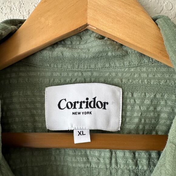CORRIDOR Seersucker Camp Shirt Thyme Green Striped Button Up Beach Travel - Picture 4 of 7